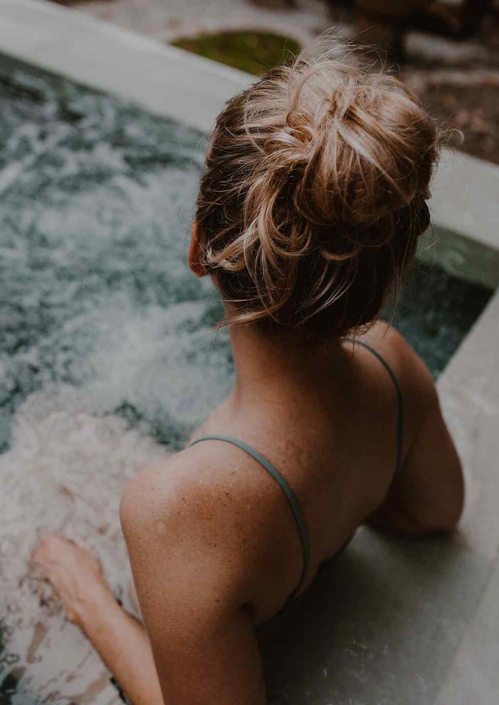 https://cosmetologic.pl/wp-content/uploads/2023/10/hover_image_03-990x1400.jpg